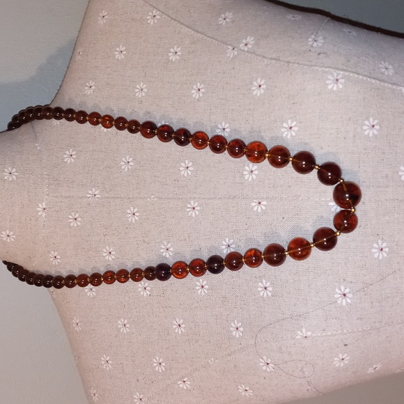 Vintage Jewelry - Vintage Graduated Brown 🤎 bead necklace